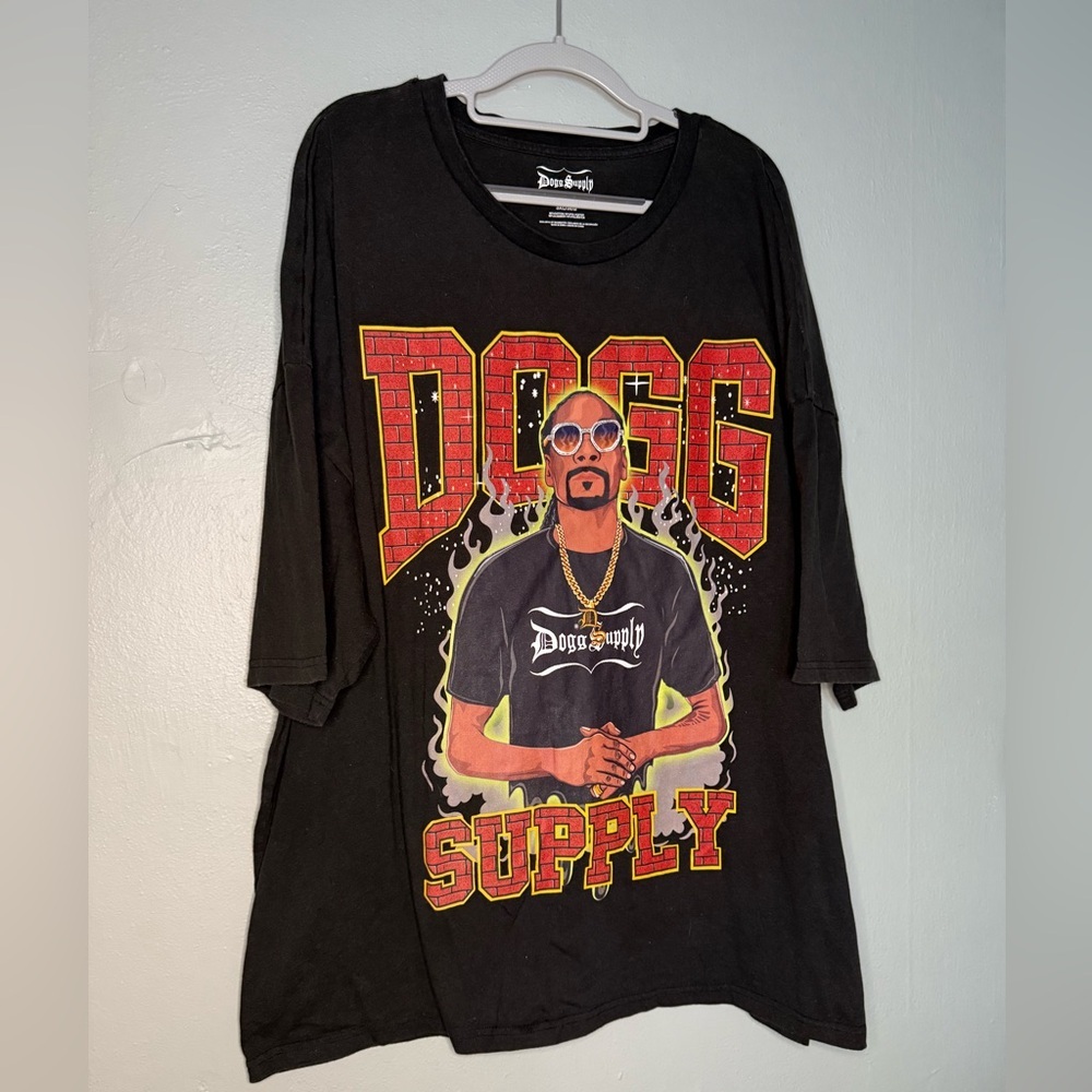 Dogg‎ Supply by Snoop Dogg graphic t-shirt